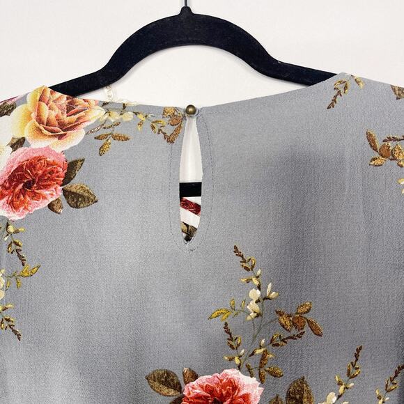 Entro Medium M Gray Floral Bell Sleeve Crossfront Blouse Top Keyhole Back Flower - Picture 6 of 9